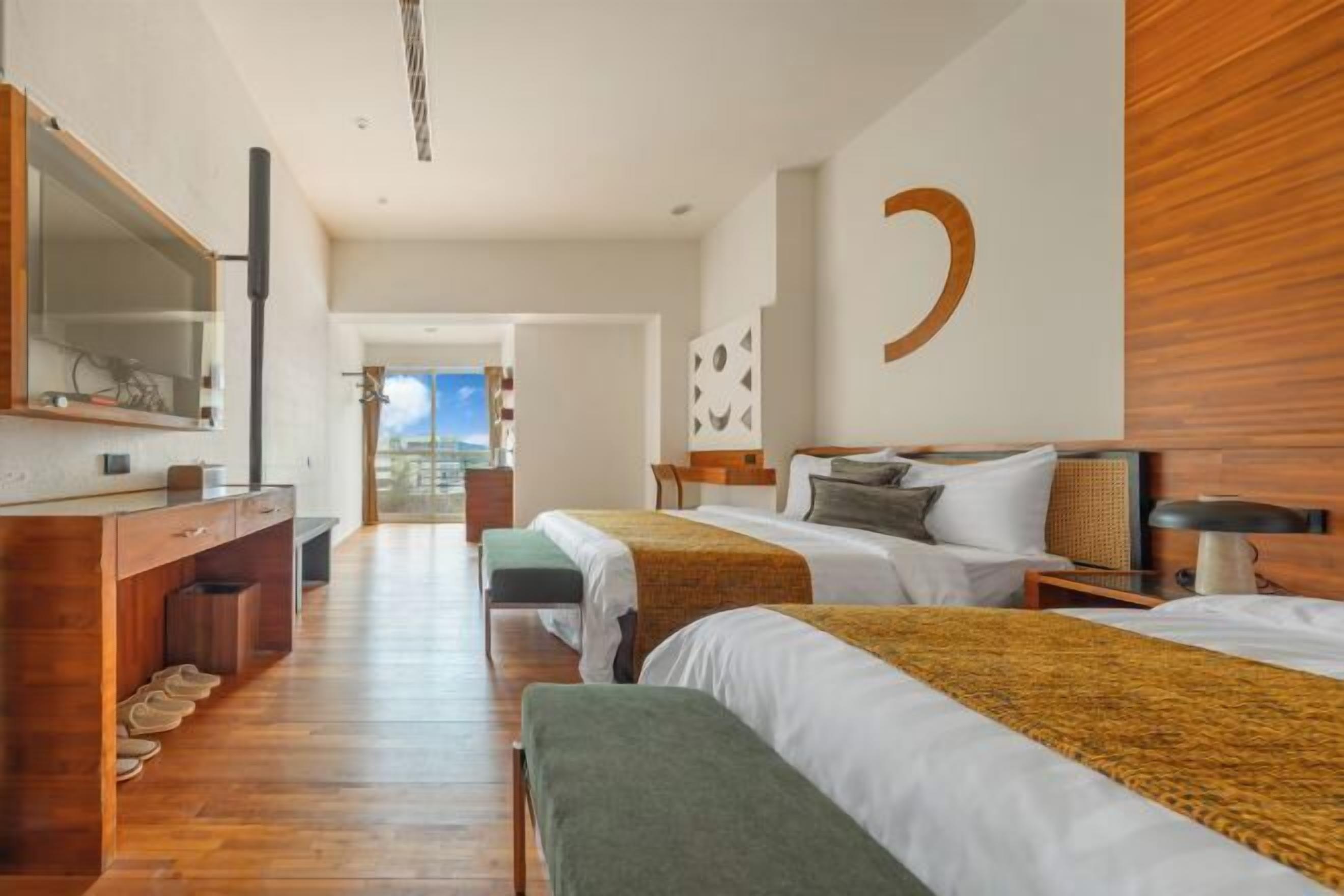 Blackout drapes, free WiFi, bed sheets