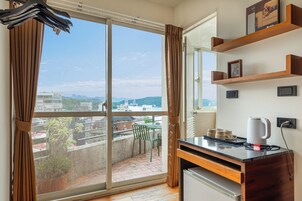 Family room with lake view | Blackout drapes, free WiFi, bed sheets