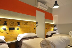 Desk, laptop workspace, soundproofing, free WiFi