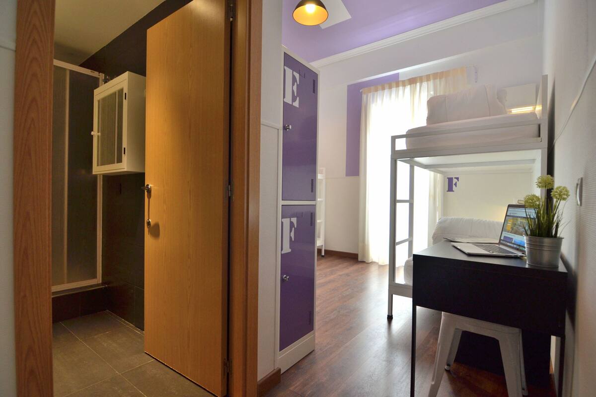 共同ドミトリー 女性限定 専用バスルーム (1 bed in room for 6 people) | デスク、ノートパソコン用作業スペース、防音設備、WiFi (無料)