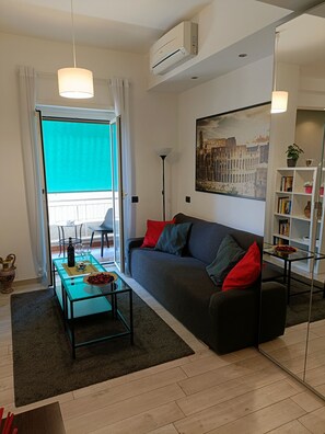 Down duvets, in-room safe, desk, laptop workspace - Vatican Break Home (Rome)