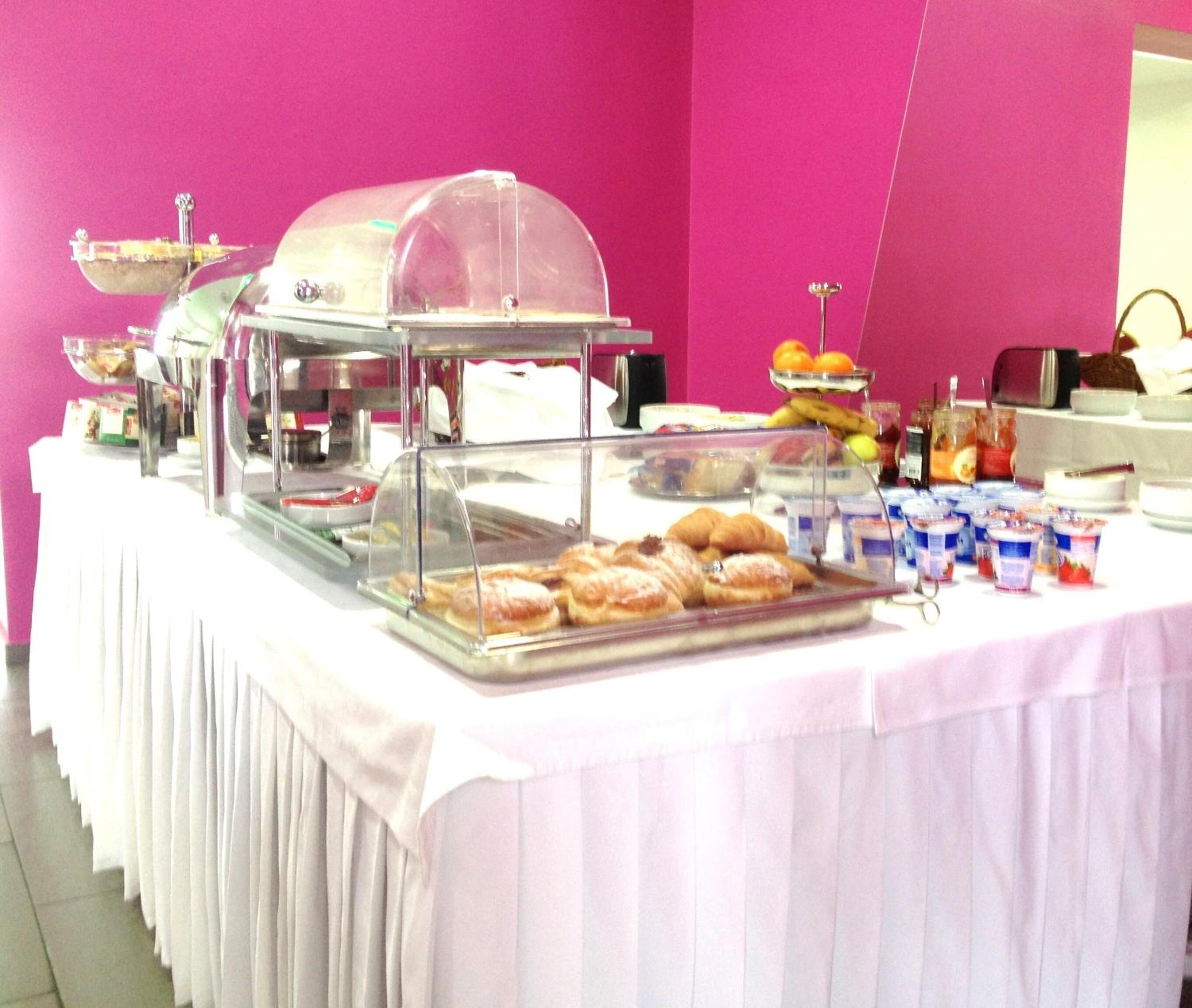 breakfast and dinner served, mediterranean cuisine