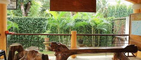 Coin salon dans le hall