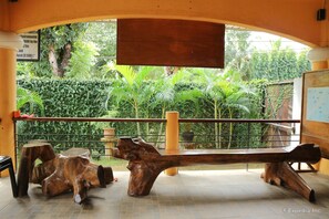 Lobby sitting area - Villa Manuel Tourist Inn (Puerto Princesa)