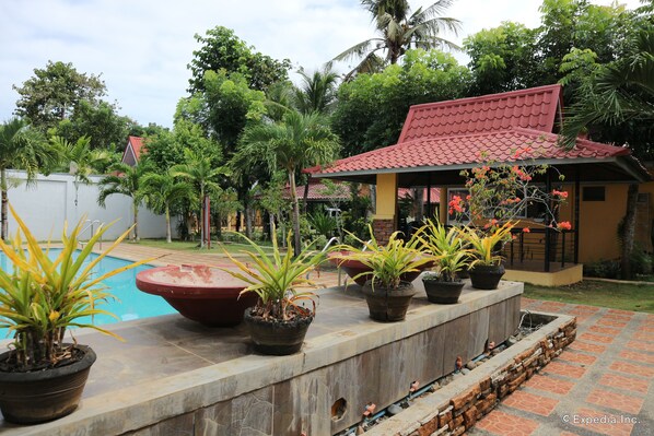 Outdoor pool - Villa Manuel Tourist Inn (Puerto Princesa)