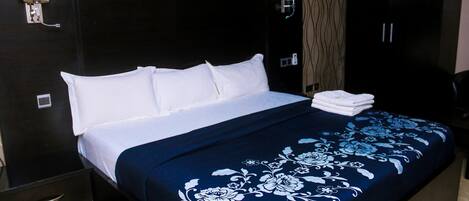 Standard Room | Premium bedding, desk, free WiFi, bed sheets