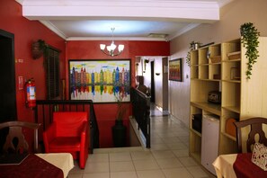 Free daily buffet breakfast - Number 95 Suites (Lekki)