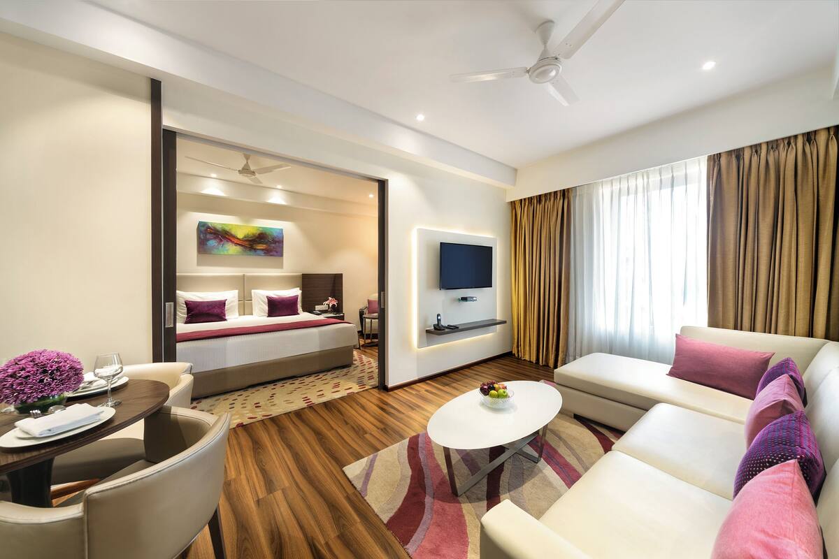 junior suite | 1 bedroom, minibar, in-room safe, desk