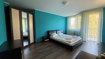 Deluxe Studio Suite | In-room safe, iron/ironing board, free WiFi, bed sheets
