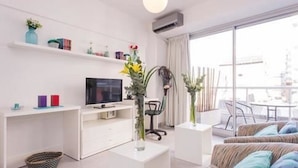 Studio | Olohuone | LED-televisio, DVD-soitin, maksullisia elokuvia