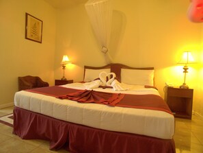 Yhden hengen deluxe-huone, 1 keskisuuri parisänky, näköala puutarhaan | Näkymä huoneesta