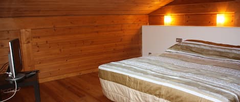Apartment, 2 Bedrooms | 1 bedroom