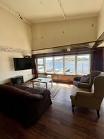 Tabla de planchar con plancha, wifi gratis y ropa de cama 