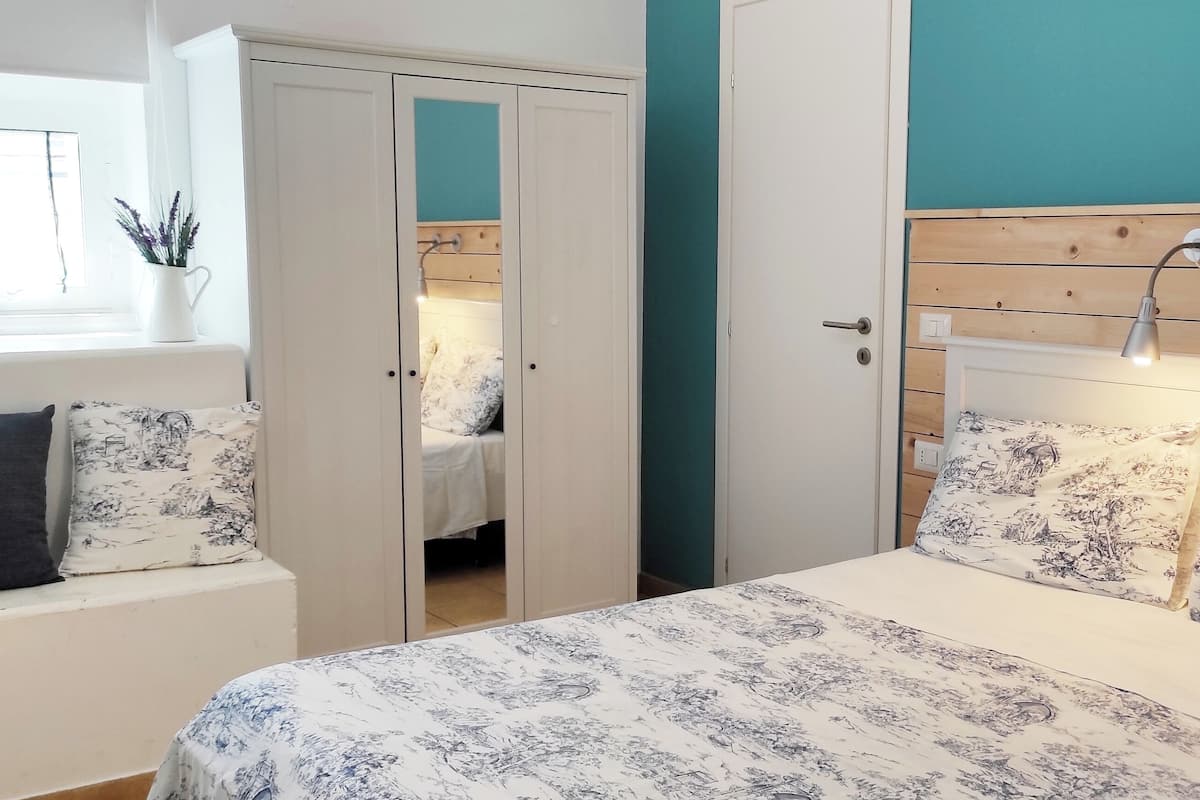 Double Room, Non Smoking | Desk, free WiFi, bed sheets