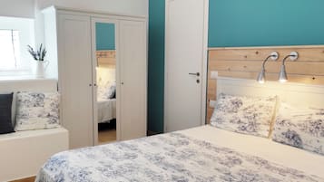 Double Room, Non Smoking | Desk, free WiFi, bed sheets