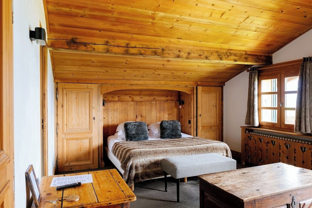 Junior Suite | 1 bedroom, premium bedding, in-room safe, desk