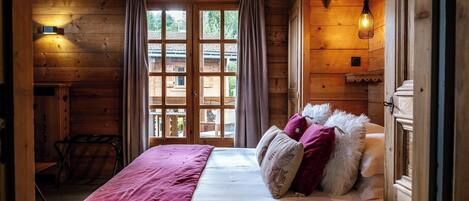 Superior Double Room | 1 bedroom, premium bedding, in-room safe, desk