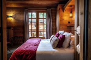 Chambre supérieure double | Literie de qualité, coffre-fort, bureau, accès au Wi-Fi (inclus)