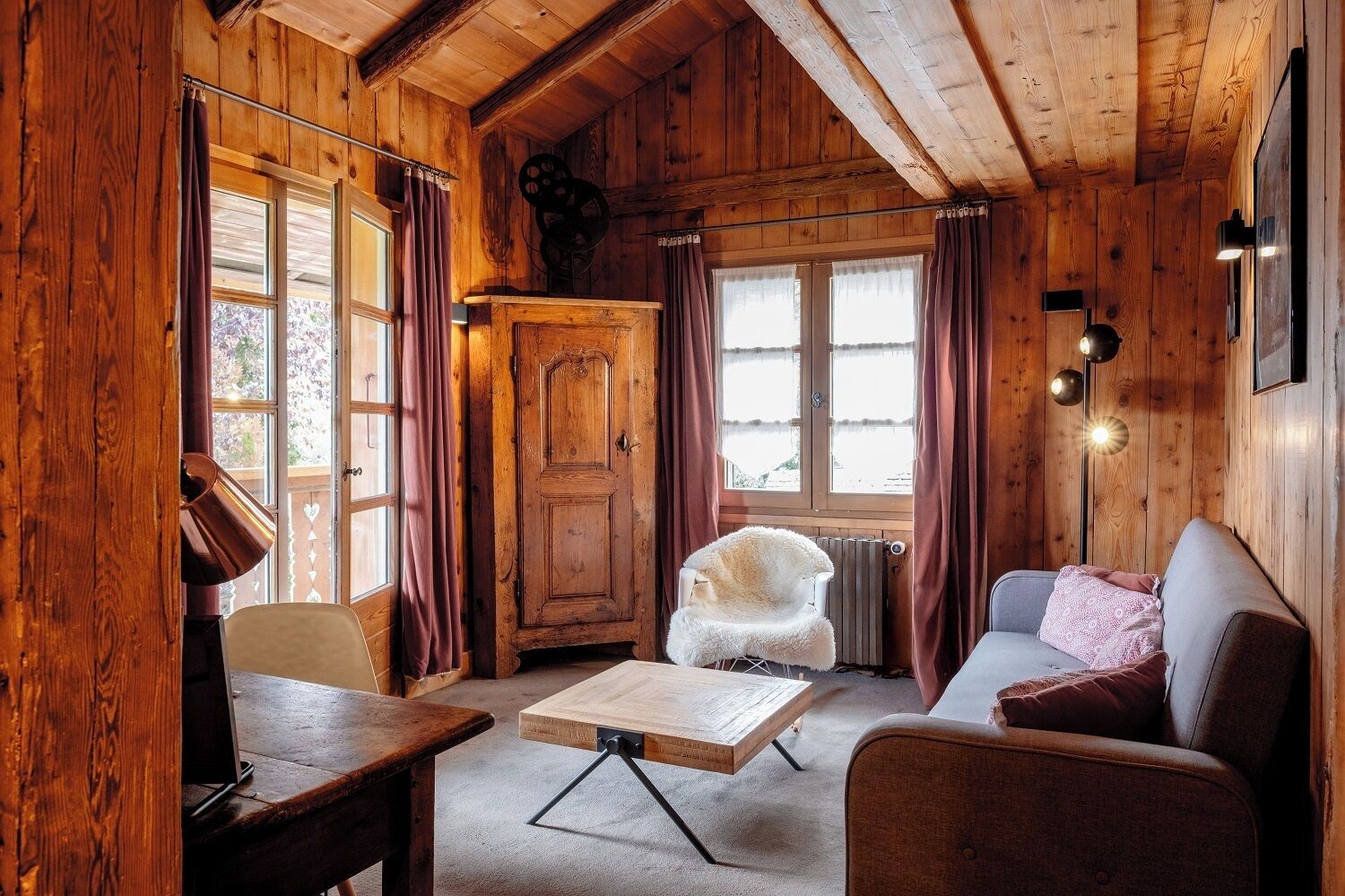 スイート (Prestige) | リビング エリア | 薄型テレビ