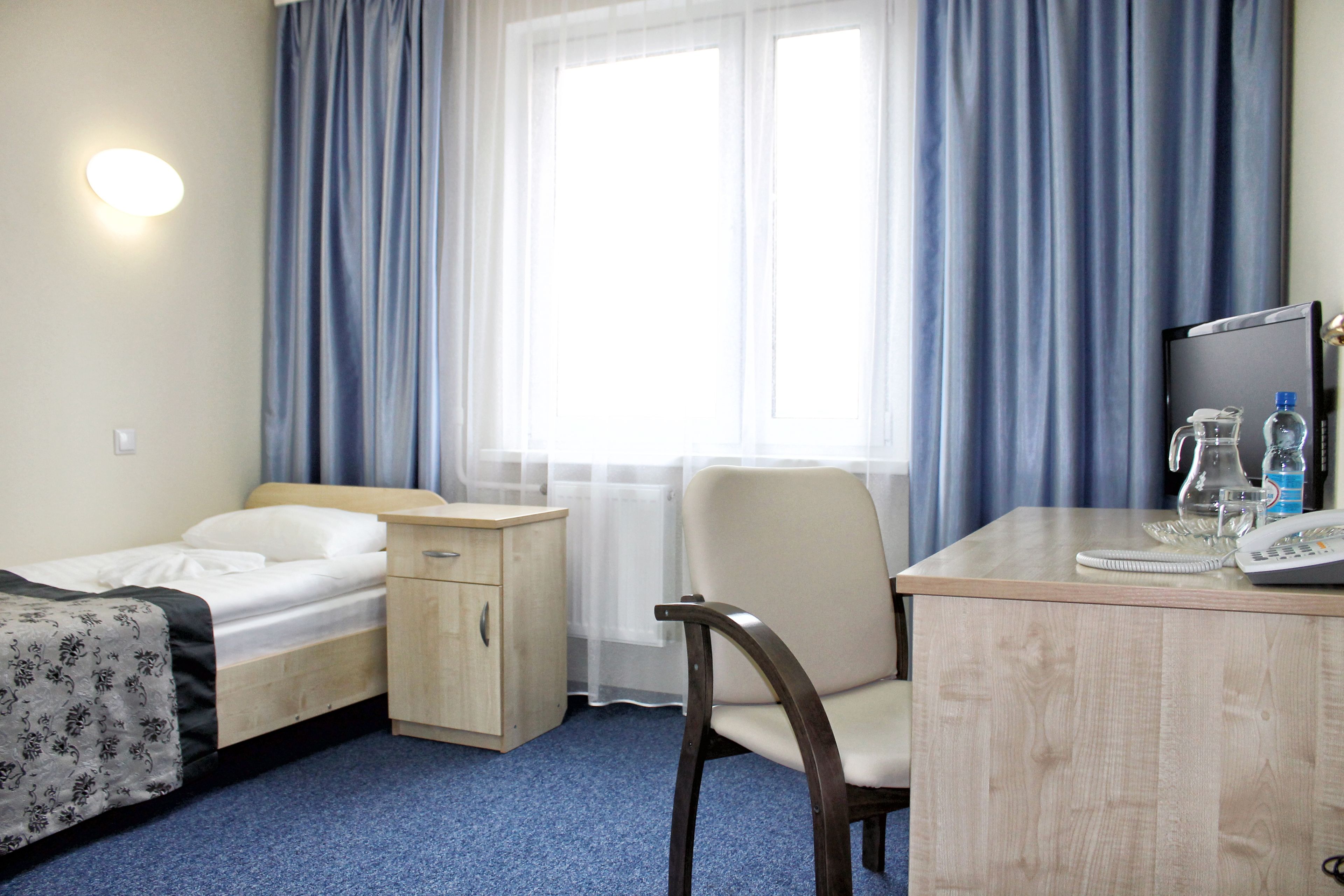 2 bedrooms, in-room safe, desk, iron/ironing board