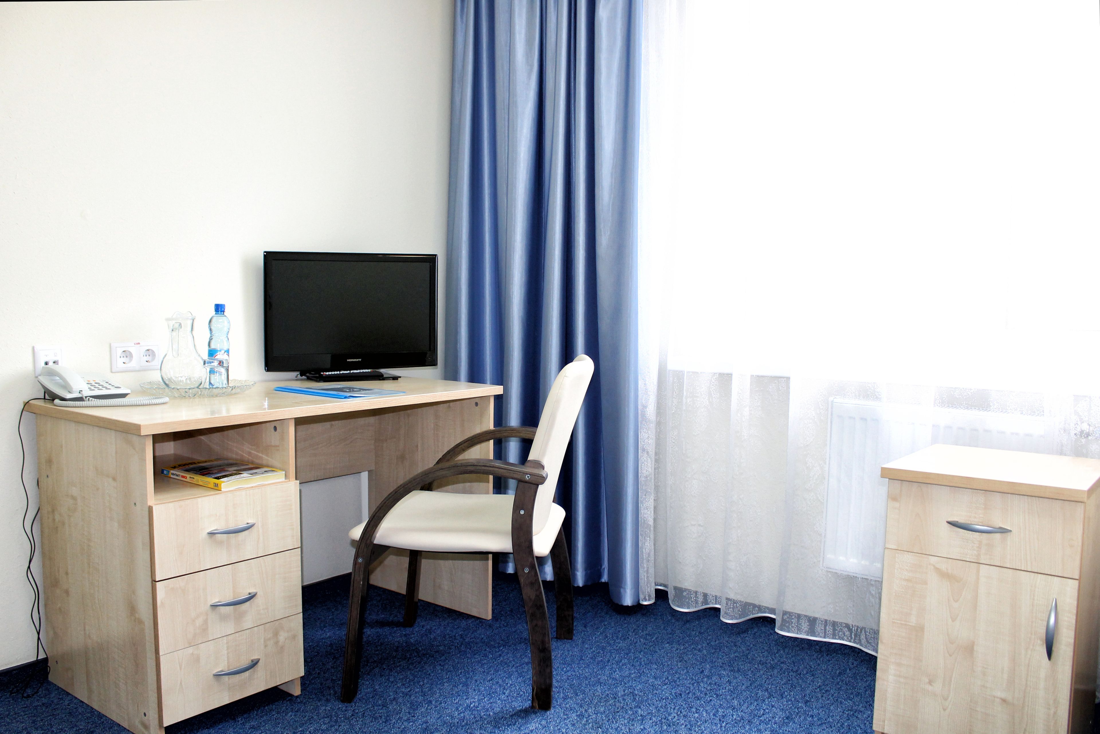 2 bedrooms, in-room safe, desk, iron/ironing board