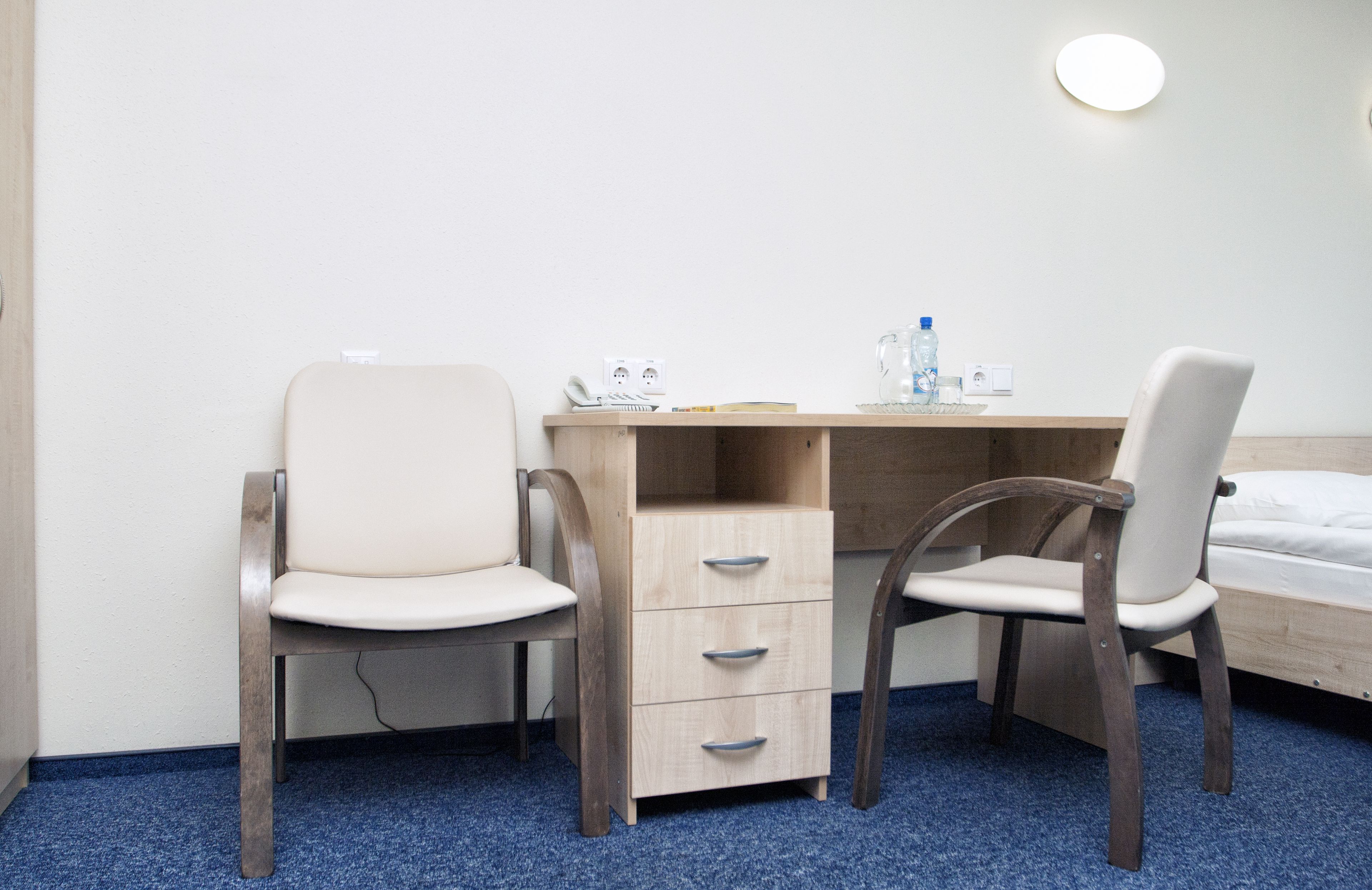 2 bedrooms, in-room safe, desk, iron/ironing board