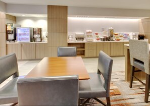 Free daily buffet breakfast - Wingate By Wyndham San Angelo (San Angelo)