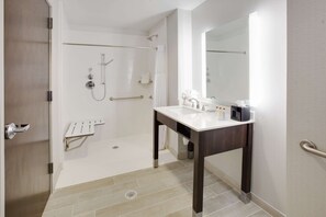 Toalettartikler (inkludert), hårføner og håndklær