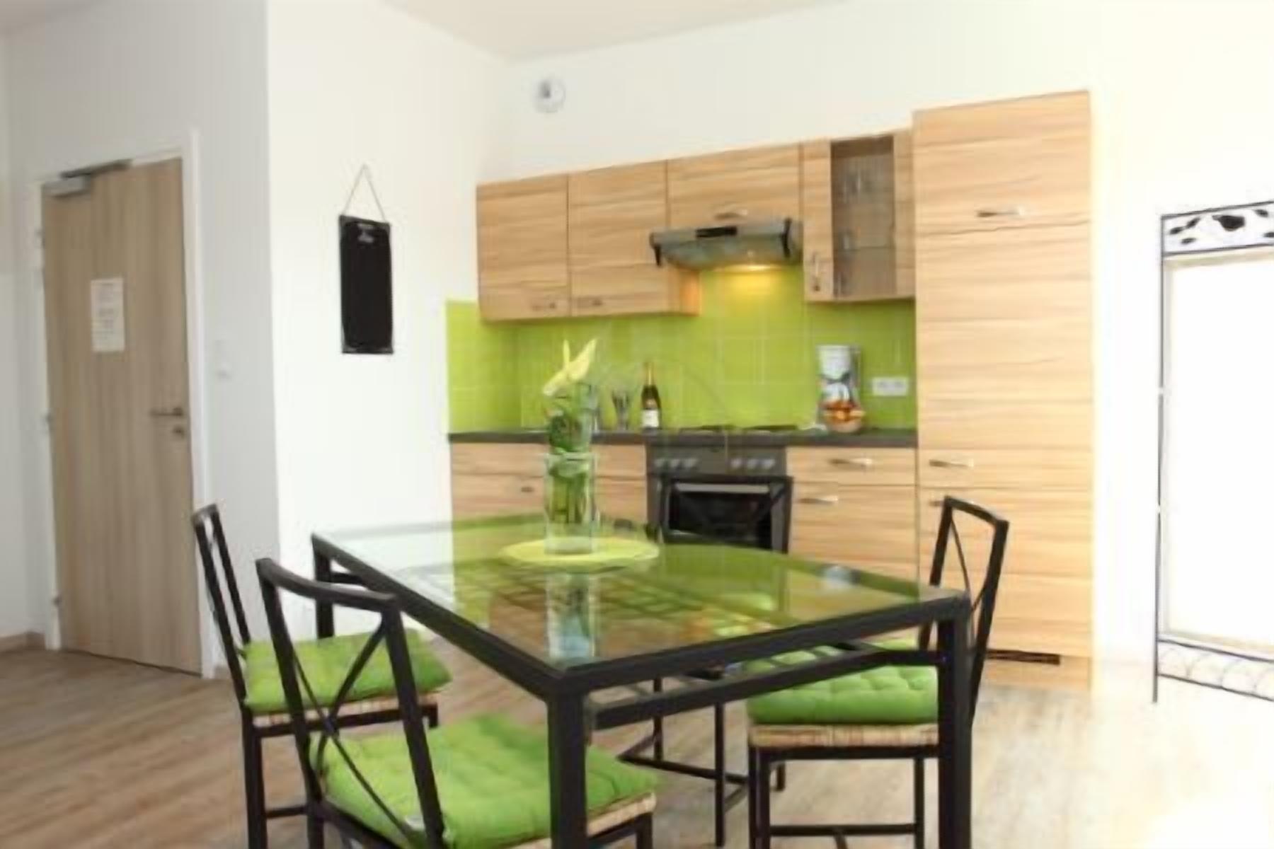 studio | private kitchenette