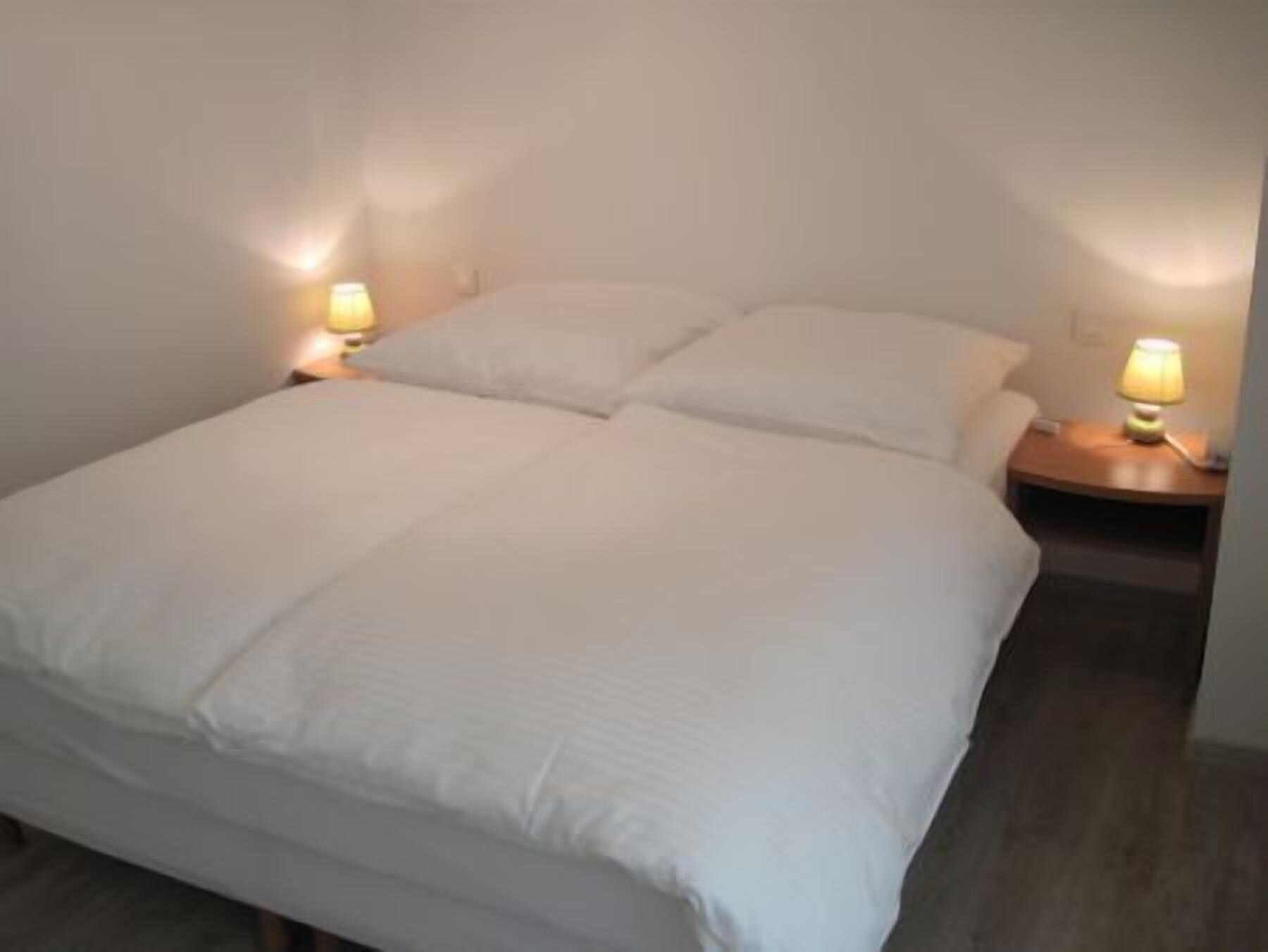 1 bedroom, premium bedding, iron/ironing board, free wifi