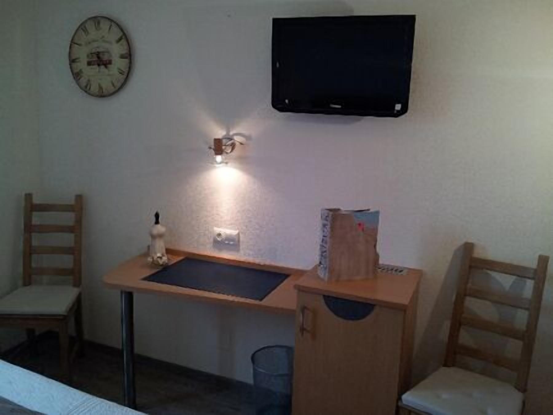 1 bedroom, premium bedding, iron/ironing board, free wifi