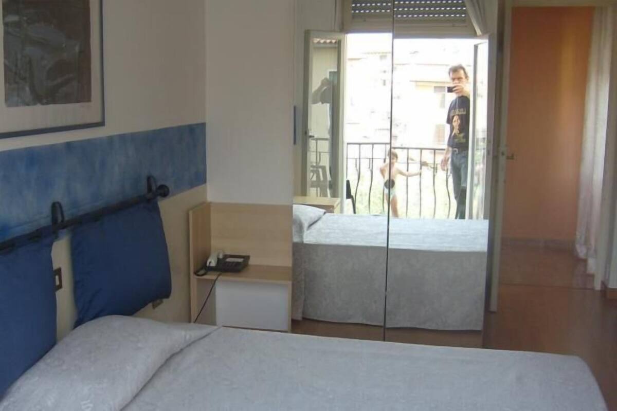 Quarto casal conforto | Cofres nos quartos, berços grátis