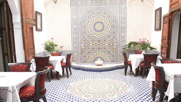2 restaurants, breakfast, dinner served; Moroccan cuisine