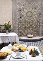 2 restaurantes, café da manhã, culinária marroquina