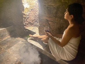 Kroppsbehandlingar, massage med varma stenar och djupmassage