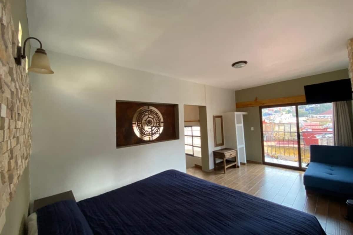 ห้องสตูดิโอสวีท, ระเบียง | เตารีด/โต๊ะรีดผ้า, Wi-Fi ฟรี, ผ้าปูที่นอน