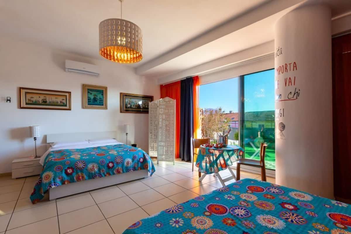 Driepersoonskamer | Luxe beddengoed, babybedden, extra bedden, gratis wifi