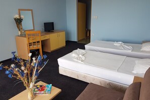Desk, iron/ironing board, free cots/infant beds, free wired Internet - Black Sea Hotel (Sunny Beach)