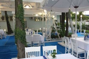 Outdoor dining - Black Sea Hotel (Sunny Beach)