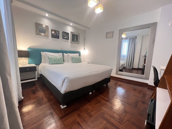 Coffres-forts dans les chambres, décoration personnalisée, bureau