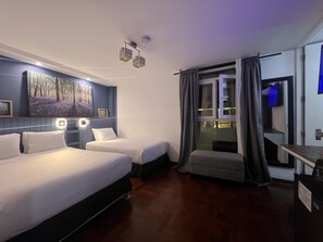 In-room safe, individually decorated, desk, soundproofing - La casa del Viajero (Lima)