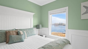 Superior Suite w/ Hot Tub and Fireplace