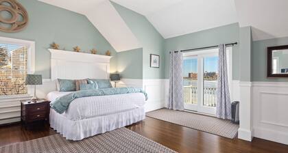 The Beacon Waterfront Inn