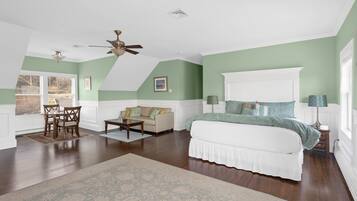 Superior Suite w/ Hot Tub and Fireplace