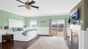 Superior Suite w/ Hot Tub and Fireplace