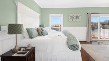 Superior Suite w/ Hot Tub and Fireplace | Egyptian cotton sheets, premium bedding, pillowtop beds, in-room safe