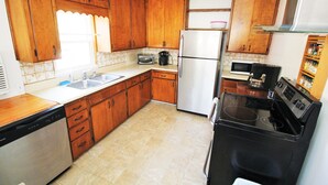 Unclassified image, 5 of 15, button - Lakeside House (Lakeside)
