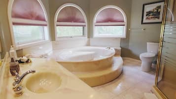Superior Room, Bathtub (Begbie) | Bathroom | Free toiletries, hair dryer, towels