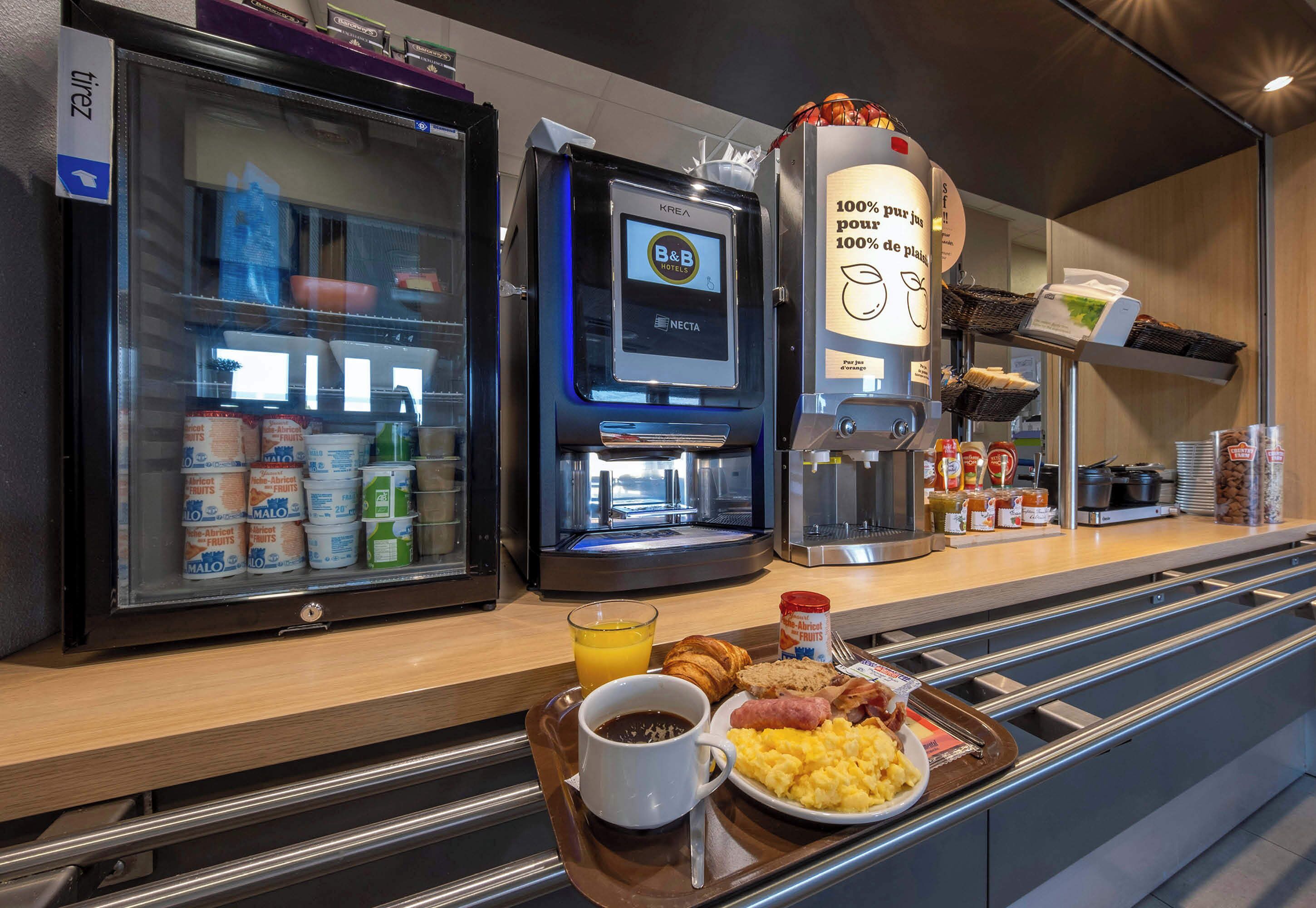 daily buffet breakfast for a fee