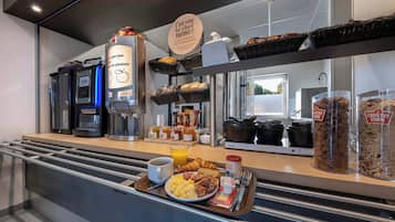 Petit déjeuner buffet servi tous les jours en supplément